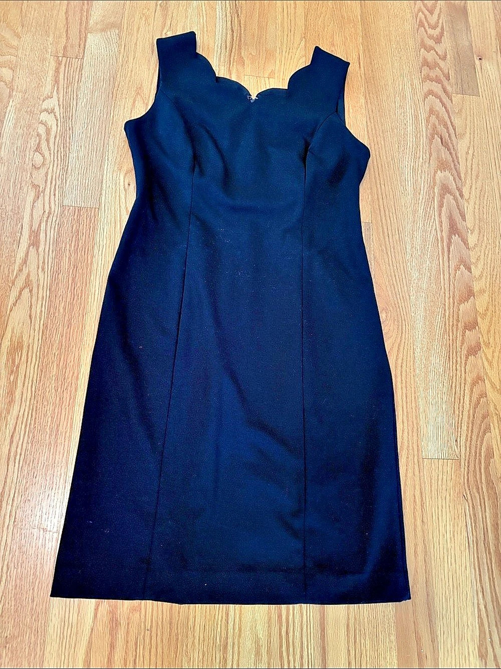 Talbots Scallop V-Neck Sheath Dress Black Mini Size 8P